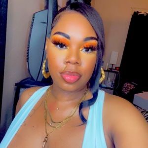 Meet your lovely buyer 🥰